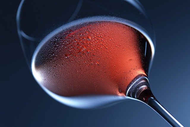 drinks website Image by Dirk Wohlrabe from Pixabay